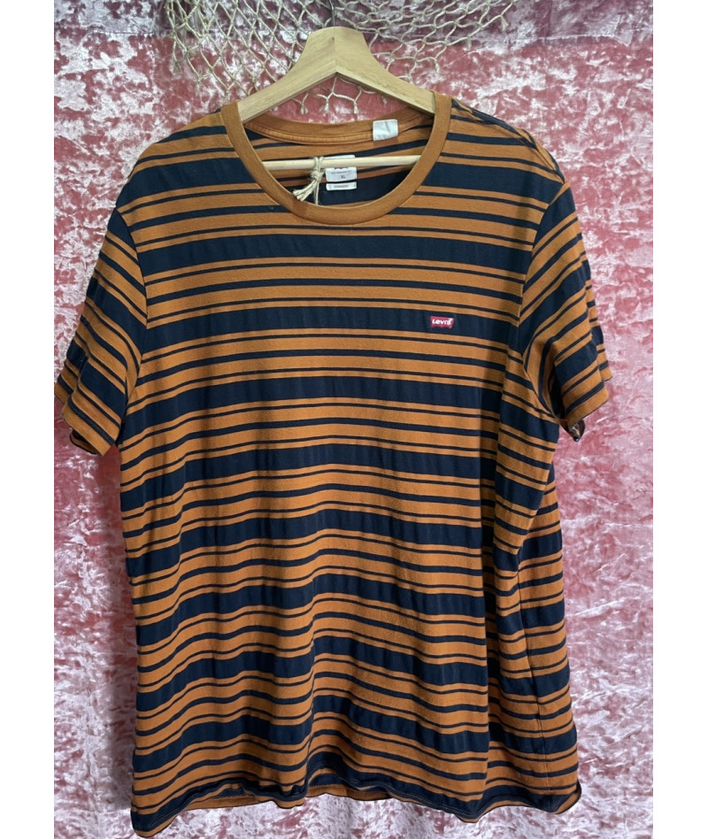 Line Levi’s t-shirt