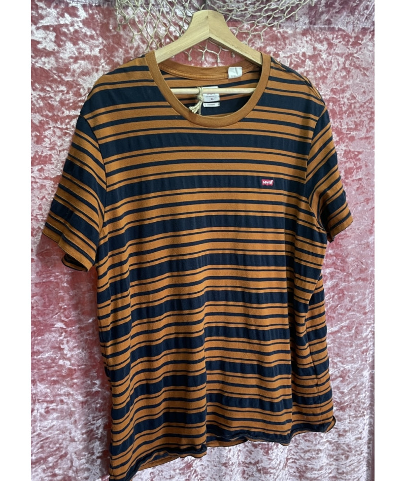 Line Levi’s t-shirt